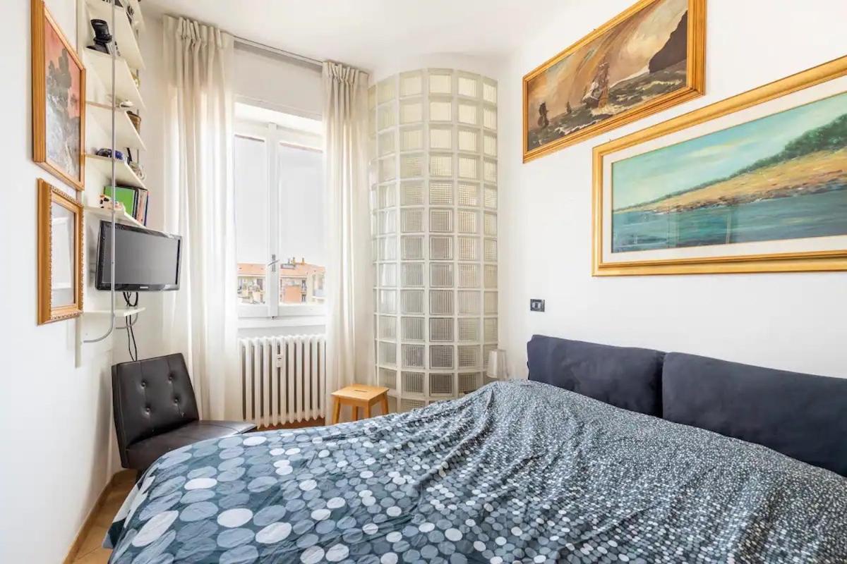 Glassy Apartment Milan