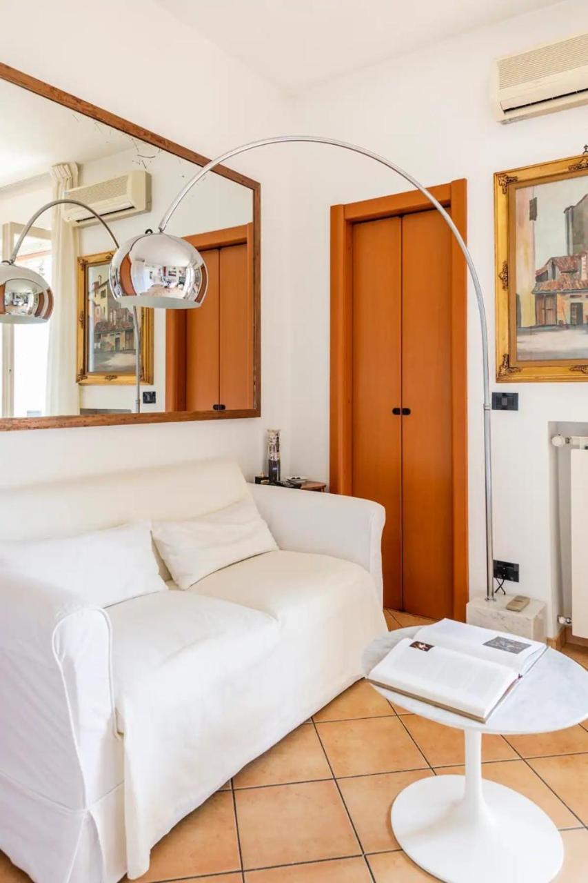 Glassy Apartment *